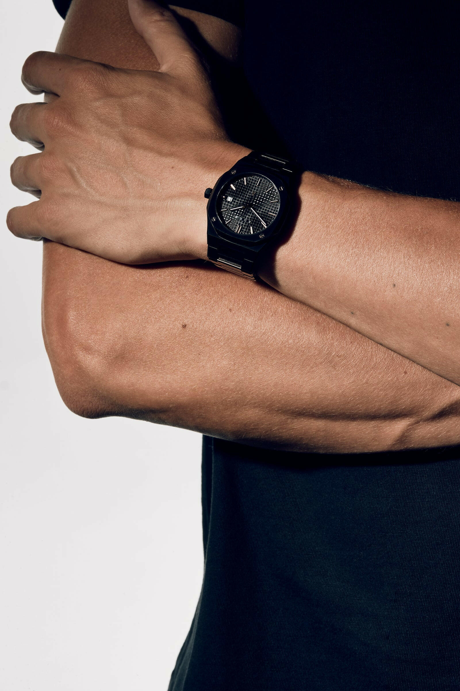 Aura Date 002 Black/Rose.