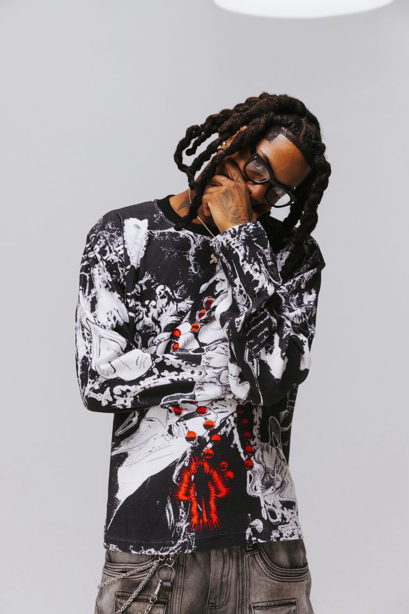 Essence.Wrld Love Thermal Black.