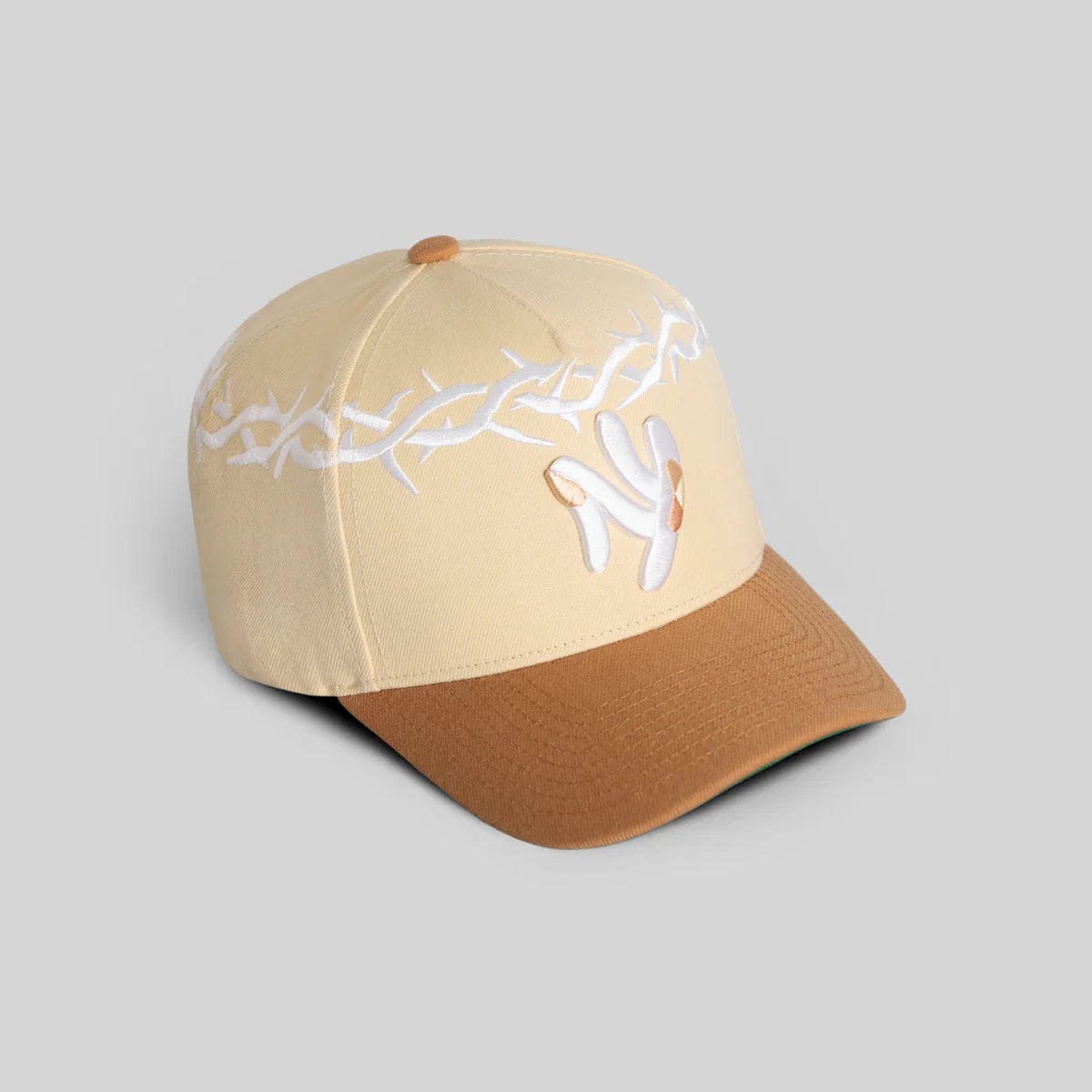 Field Grade Yankee Thorn Crown beige hat with a wide brim and decorative band, stylish and suitable for outdoor wear.