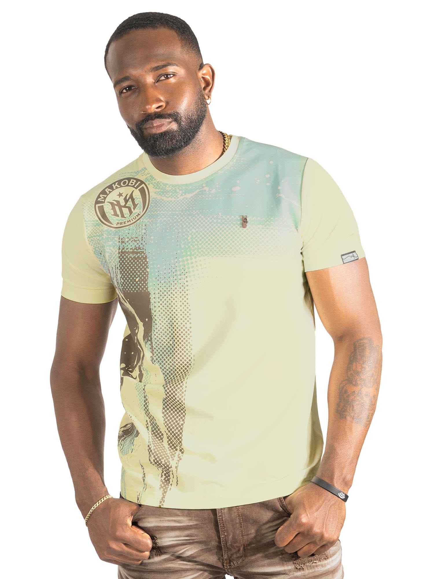 Makobi M455 MK T-Shirt in natural color, featuring a classic fit and soft fabric, displayed on a model.