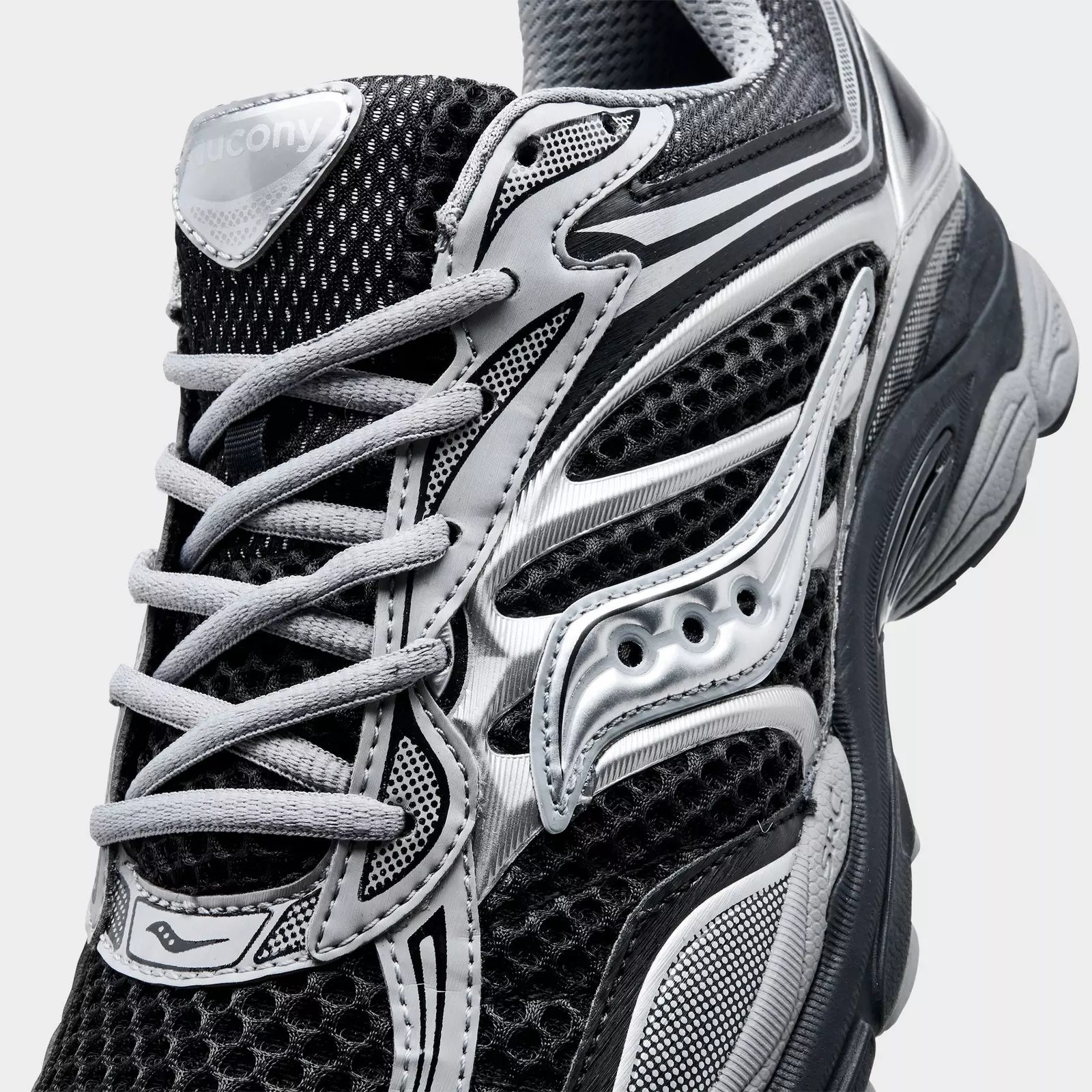 Men's Saucony ProGrid Omni 9 sneakers in black with metallic silver accents, featuring breathable mesh and cushioned sole.
