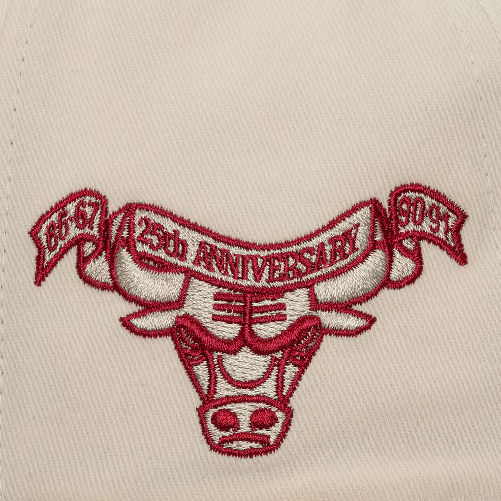 Mitchell & Ness Chicago Bulls Cream Fall Corduroy Pro Crown Snapback
