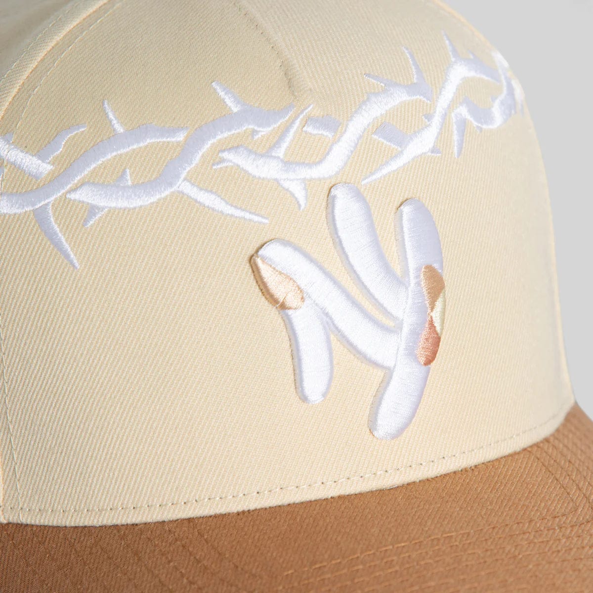 Field Grade Yankee Thorn Crown beige hat with a wide brim, stylish and breathable, perfect for sun protection and casual wear.
