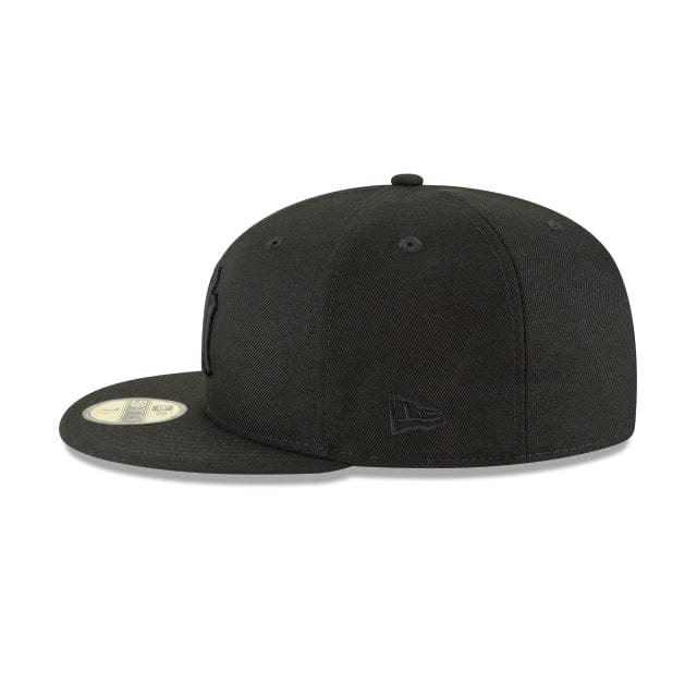 New Era Hats New York Yankees Blackout Basic 59FIFTY Fitted New York Yankees Blackout Basic 59FIFTY Fitted