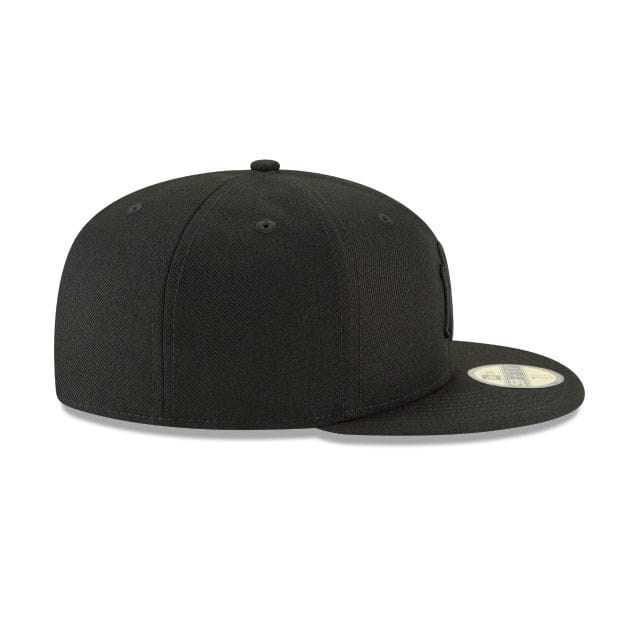 New Era Hats New York Yankees Blackout Basic 59FIFTY Fitted New York Yankees Blackout Basic 59FIFTY Fitted