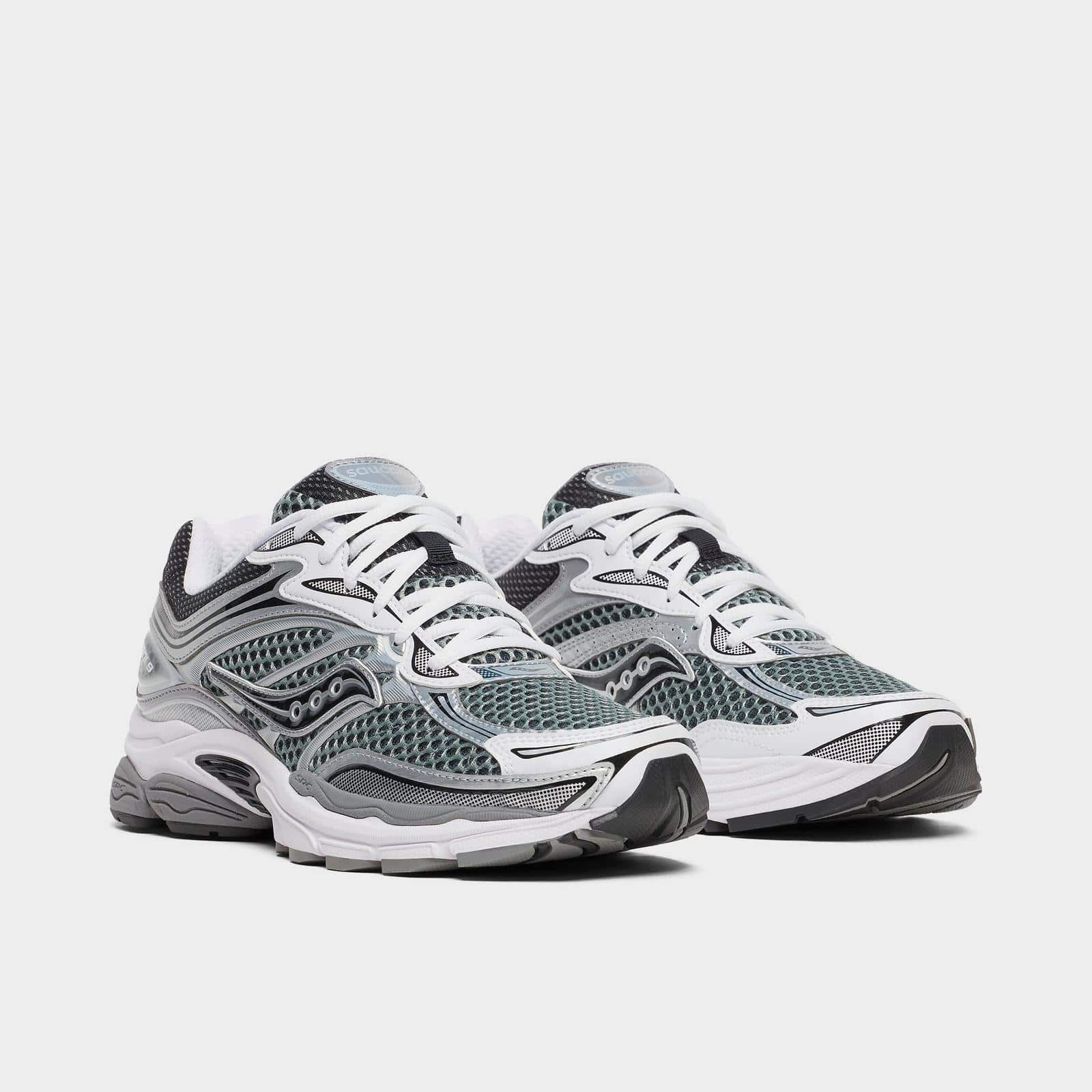 Men's Saucony ProGrid Omni 9 sneakers in grey and silver with breathable mesh and cushioned sole, designed for running comfort.