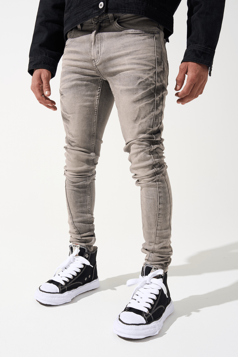 Serenede SANGROSE denim jeans featuring classic fit, light wash, and five-pocket design, displayed on a plain background.